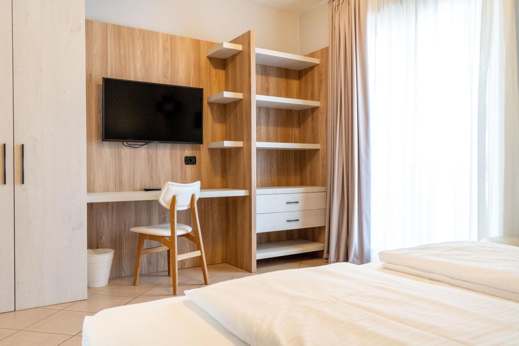 Hatelier Garda Home By Enjoy Garda Hotel Песк'єра-дель-Гарда Екстер'єр фото